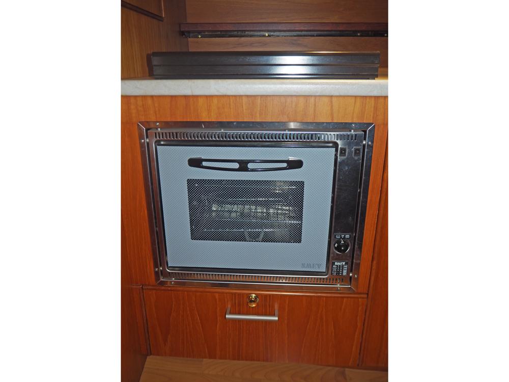 Aft cabin, Accommodation